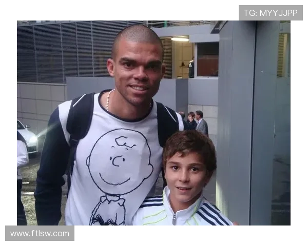 阿尔瓦雷斯11岁时曾到皇马试训，后因思乡回家